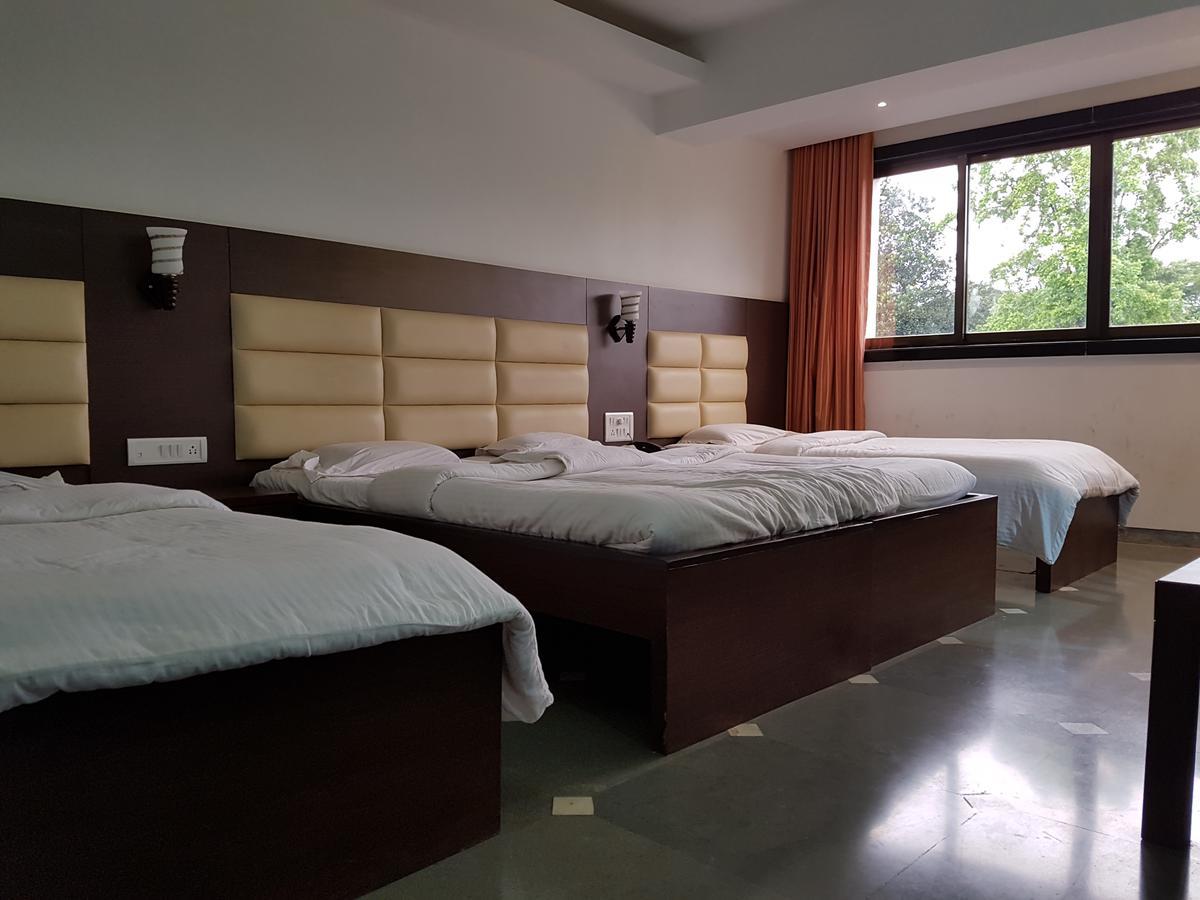 Bisu Hotel & Resorts Khed  Exterior photo
