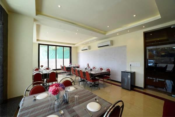 Bisu Hotel & Resorts Khed  Exterior photo